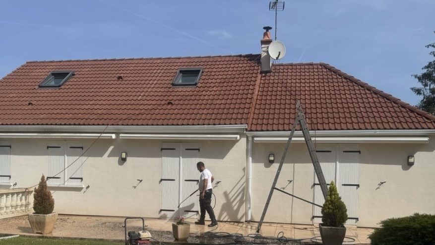 Toiture avant démoussage — Deschamps Couverture